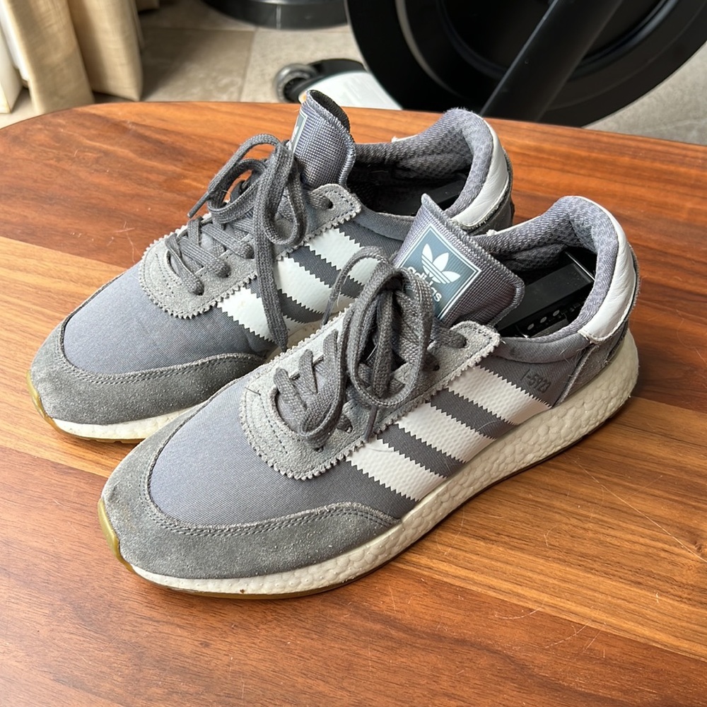 Adidas Sneakers